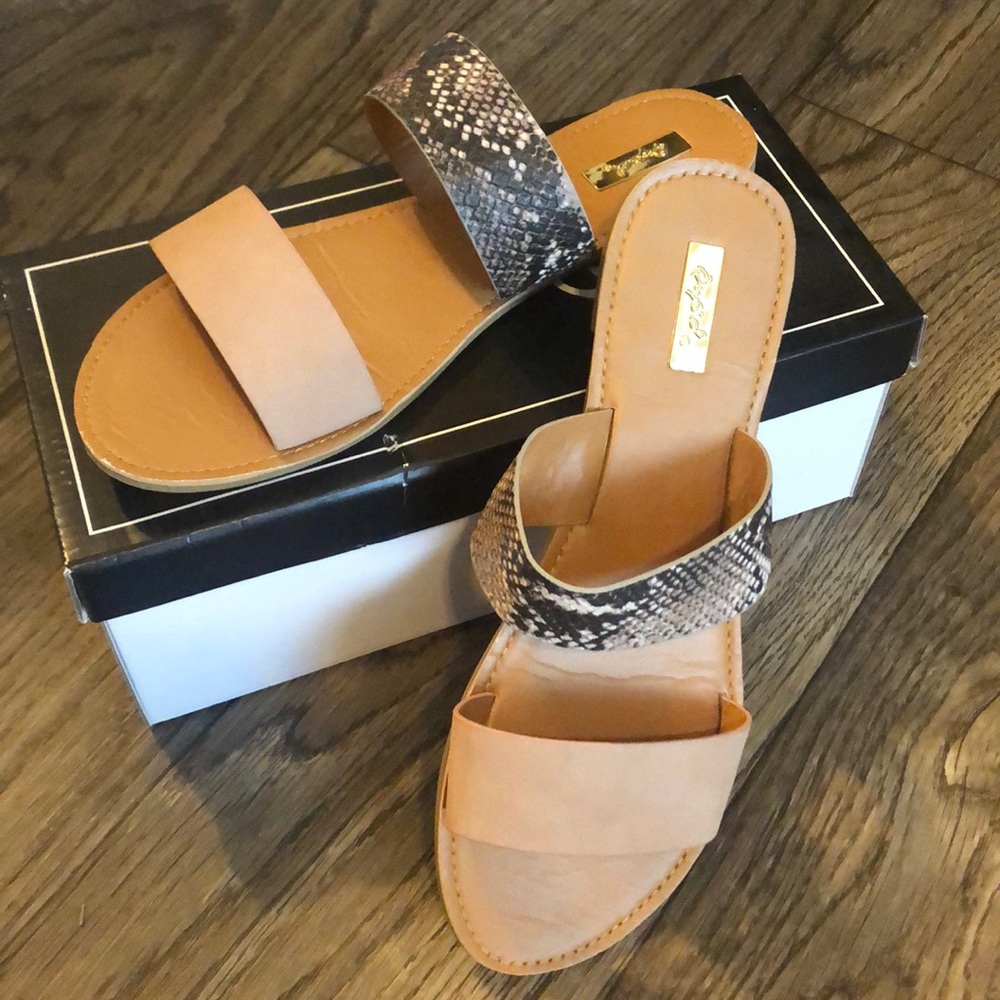 Qupid Sandals Size 9